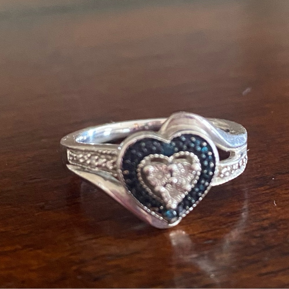 KAY JEWELERS Heart Shaped Sapphire Ring  Sterling Silver 925    Size 7